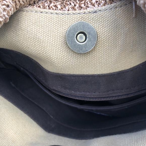 HOBO Straw Bag with Cross Over Leather Strap (HOBO Storage Bag Included) - Picture 9 of 15